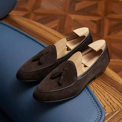 Suède herenloafers met kwastjes en slanke puntneus, Donkerbruin