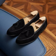 Suède herenloafers met kwastjes en slanke puntneus, Zwart