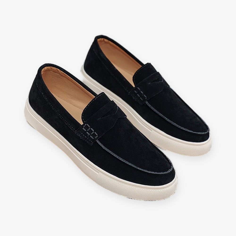 Suède heren mocassin met bandje en witte zool, bruin, zijaanzicht