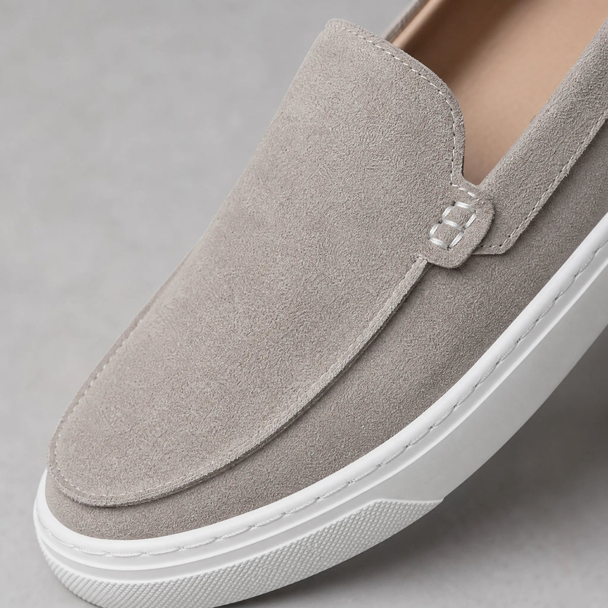 Taupe suède mocassin, voorkant Afbeelding