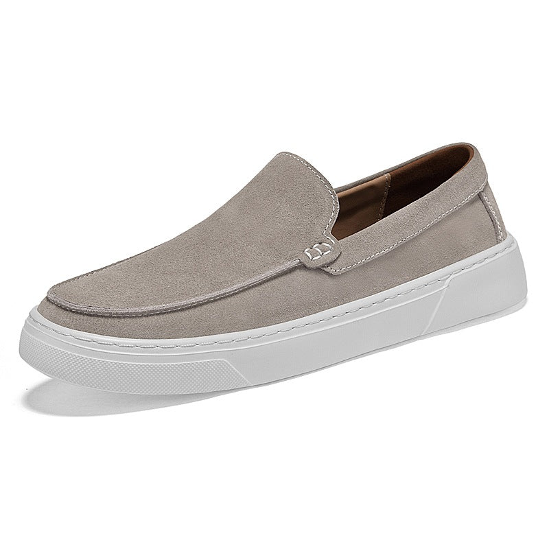 Donkergrijze suède heren mocassin met dikke witte zool, zijaanzicht