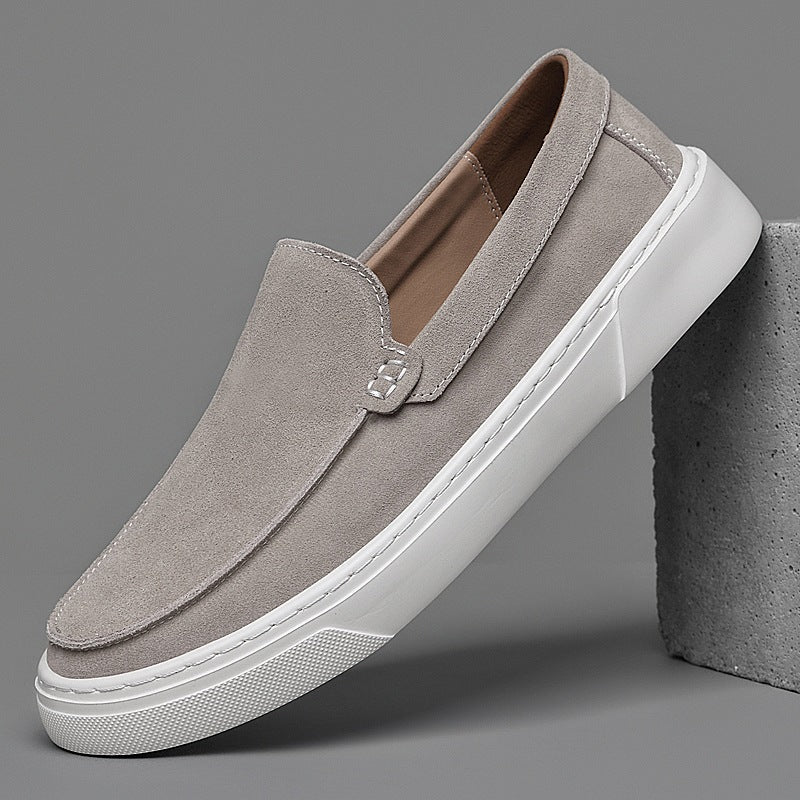 Donkergrijze suède mocassin, bovenaanzicht