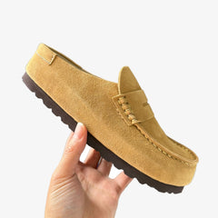 Suède loafer-clog om aan te schuiven, Camel