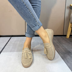 Klassieke suède loafers met kwastjes, Grijze