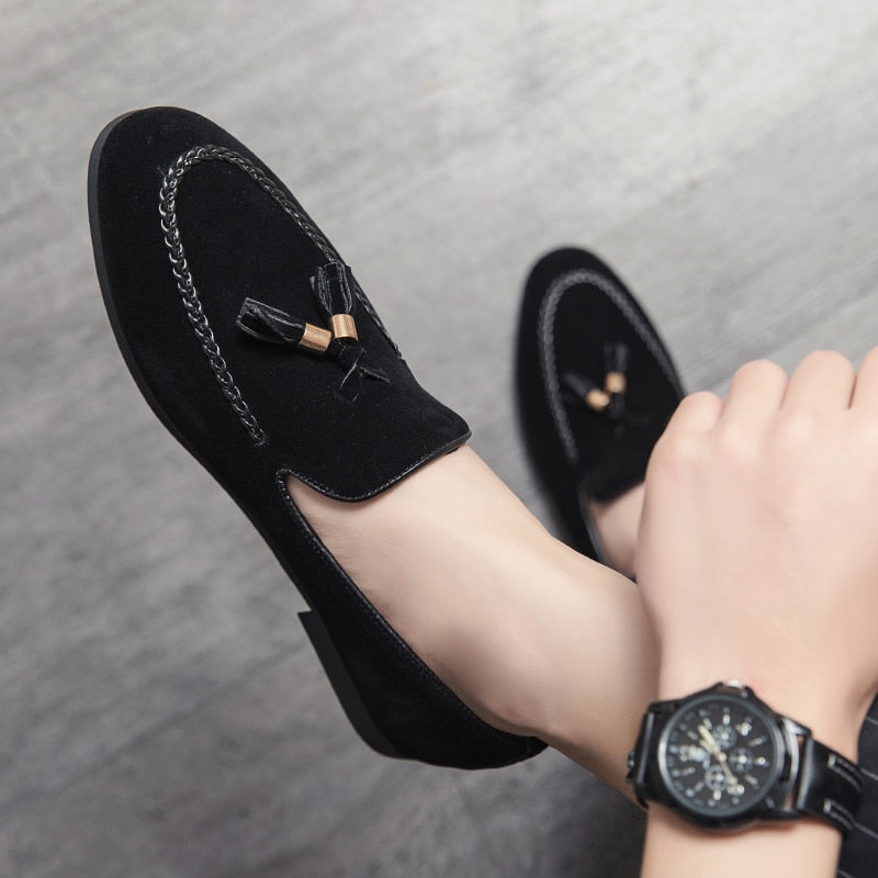 Suedelook loafers met kwastjes en kunstleren torsade