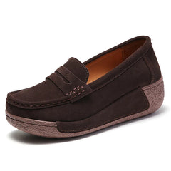 Dames suède pennyloafers met sleehakzool, Bruin