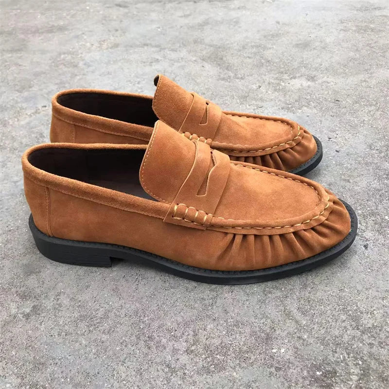 Bruine mocassins voor dames in suèdelook met geplooide stiksels, zool