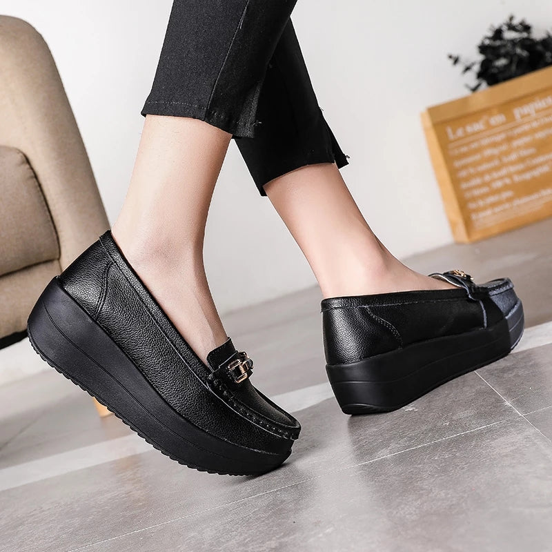 Zwarte orthopedische loafers met plateauzool voor dames