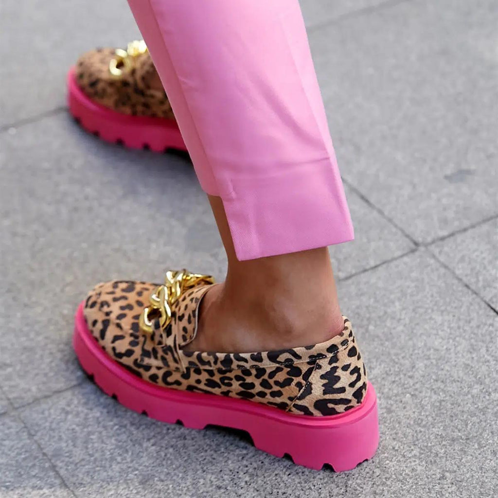 Trendy luipaardprint loafers met dikke roze zool voor dames