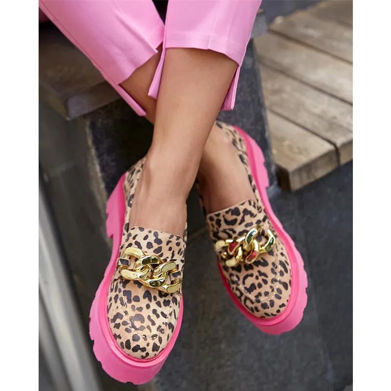 Trendy luipaardprint loafers met dikke roze zool voor dames