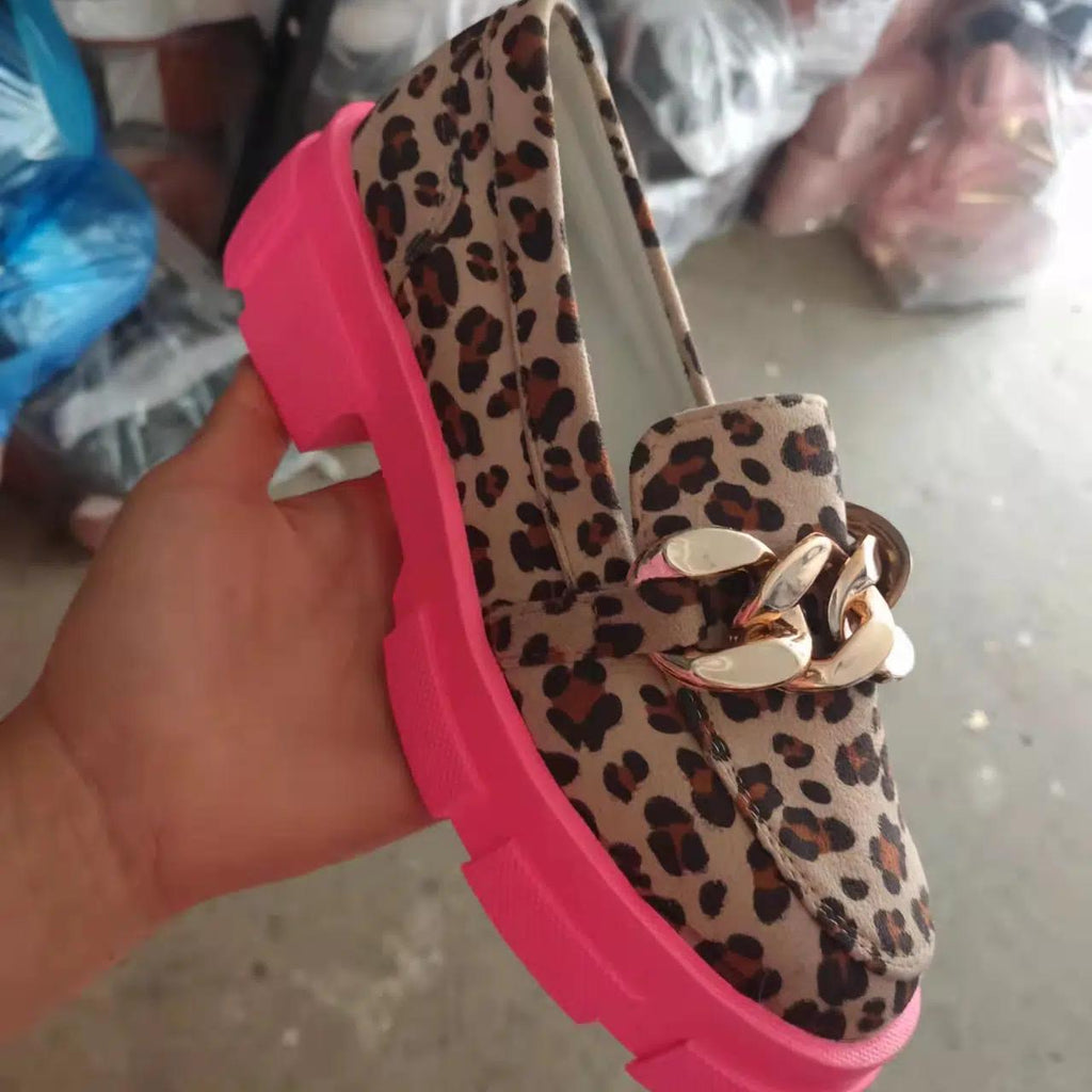 Trendy luipaardprint loafers met dikke roze zool voor dames