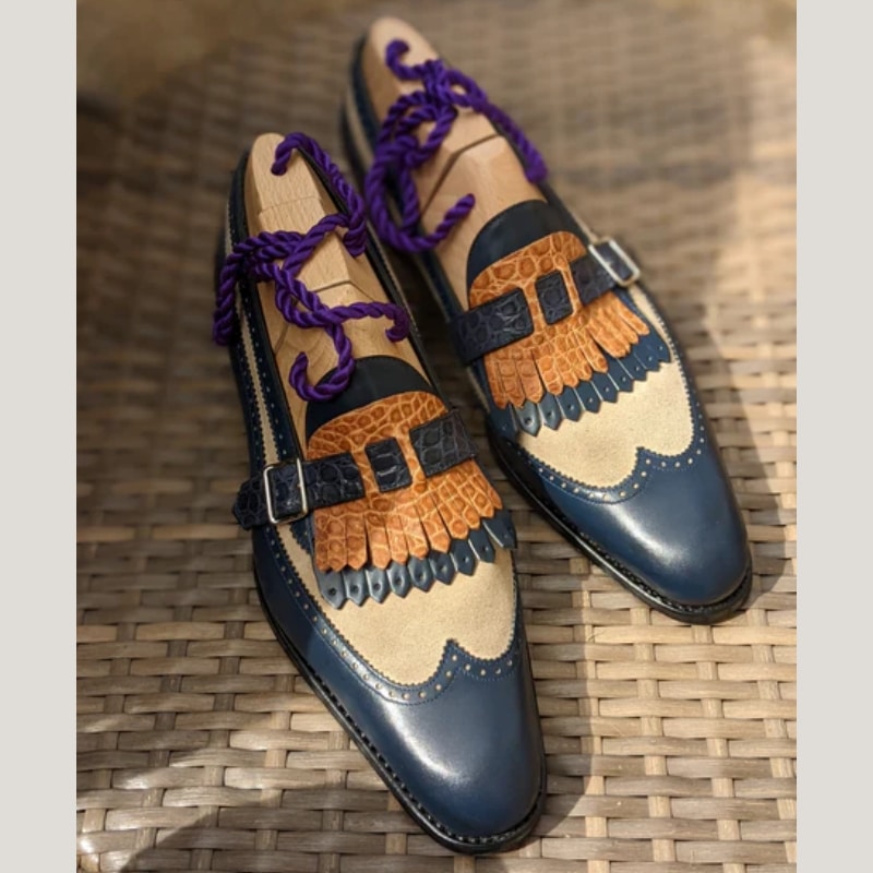 Tweekleurige loafers met franjes en gesp