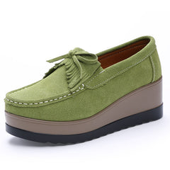 Compensé mocassins met franjes in suédine voor dames, Groen