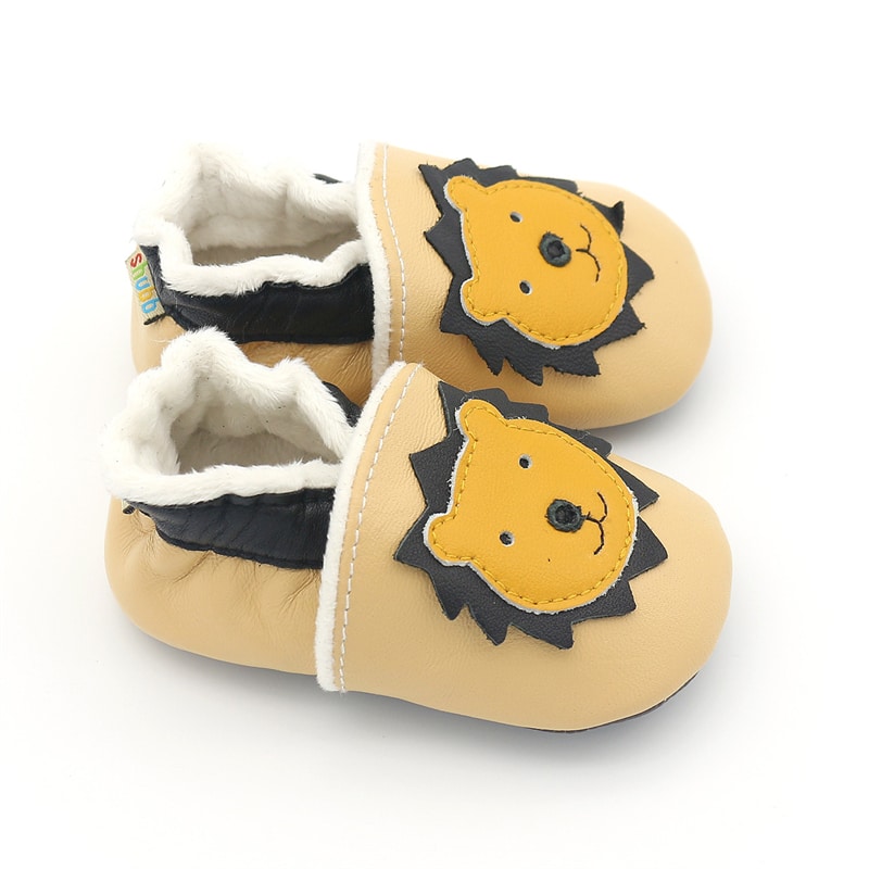 Soepele loafers met leereffect en dierenkoppen voor baby's