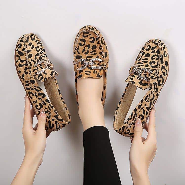 Soepele loafers met luipaarprint en strass-ringen