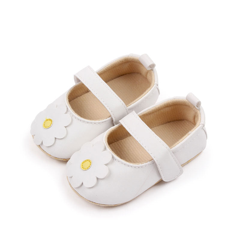 Witte mocassins voor babymeisjes met bloemmotief bovenop