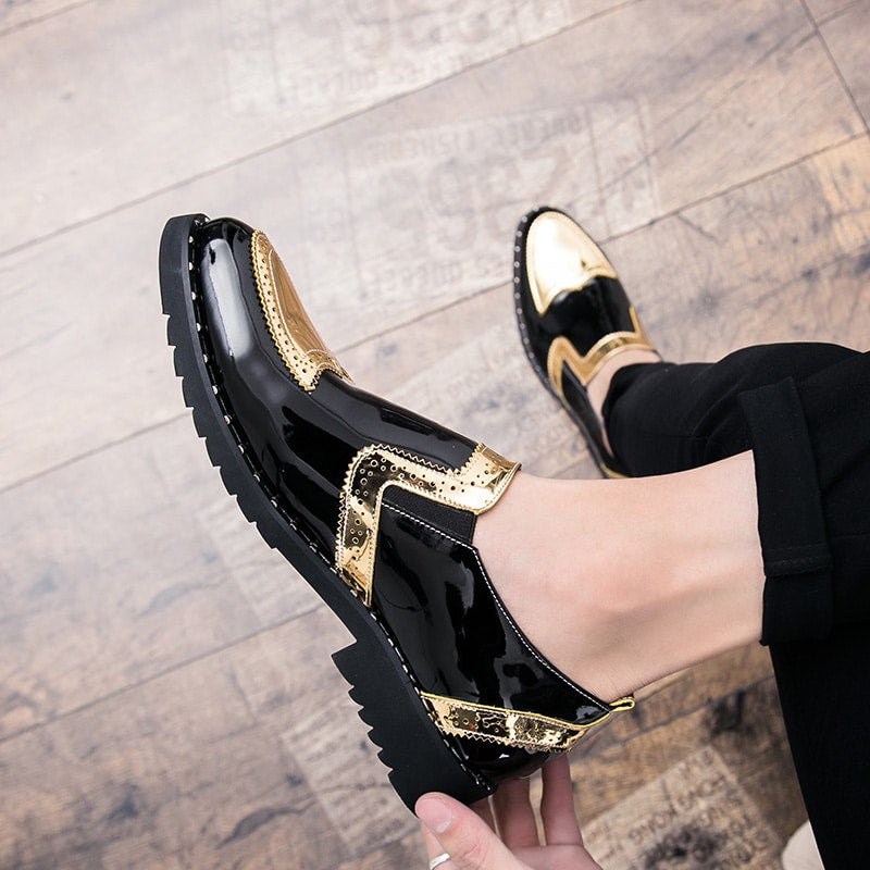 Zwarte gelakte loafers met gouden accenten voor heren
