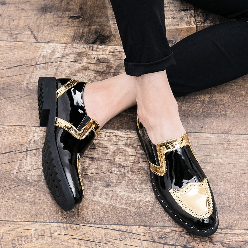 Zwarte gelakte loafers met gouden accenten voor heren