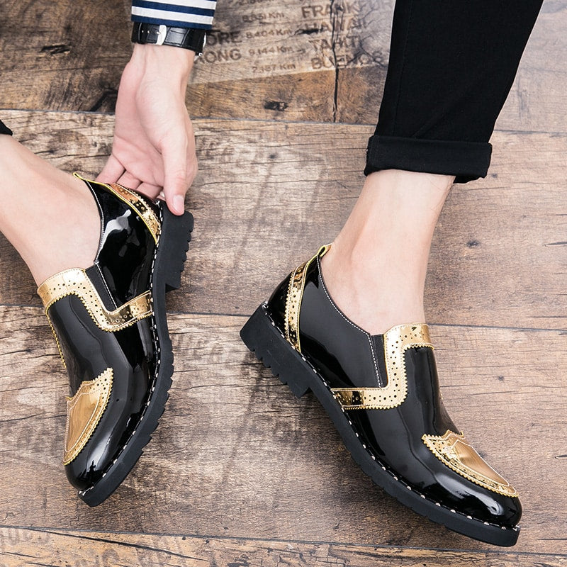 Zwarte gelakte loafers met gouden accenten voor heren