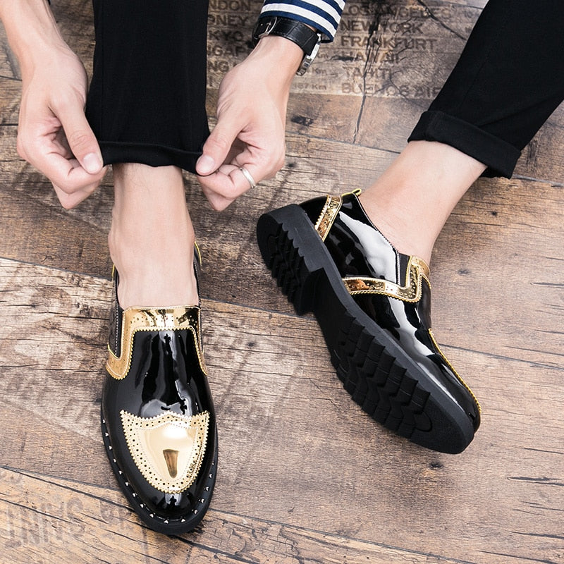 Zwarte gelakte loafers met gouden accenten voor heren