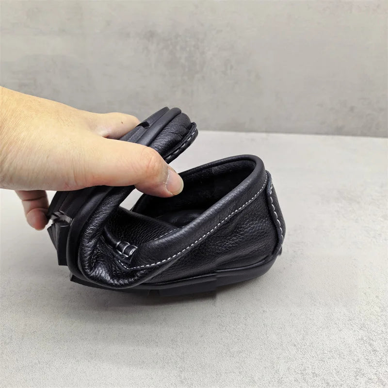 Zwarte instap mocassins voor heren met witte stiksels, voorkant