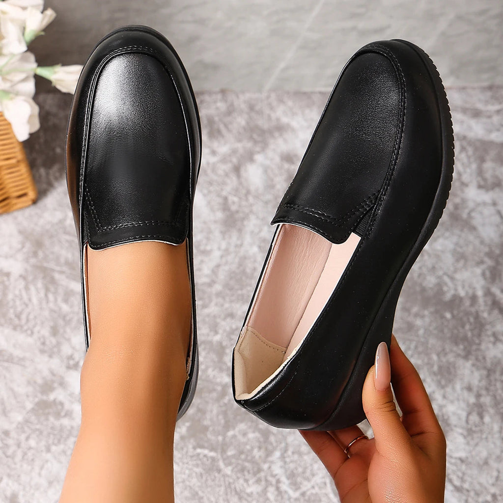 Zwarte sleehak mocassins voor dames, voorkant