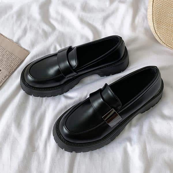 Zwarte loafers met plateau in Britse stijl voor dames