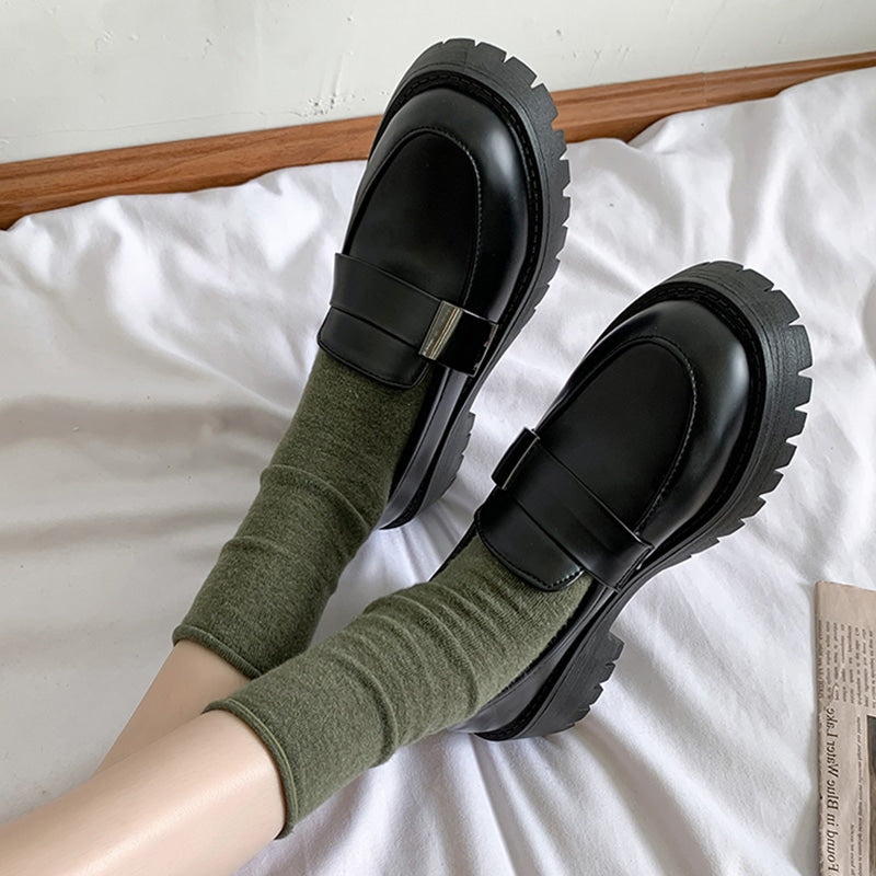Zwarte loafers met plateau in Britse stijl voor dames