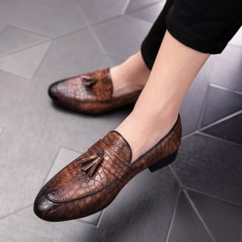 Bruine loafer met kwastje en krokodillenhuid-look