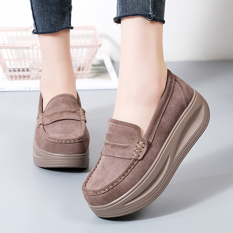 Plateau suède loafers voor dames