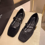Mocassin style ballerine plate avec boucle sur le dessus