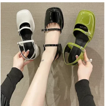 Mary Jane ballerina's in lak met hak